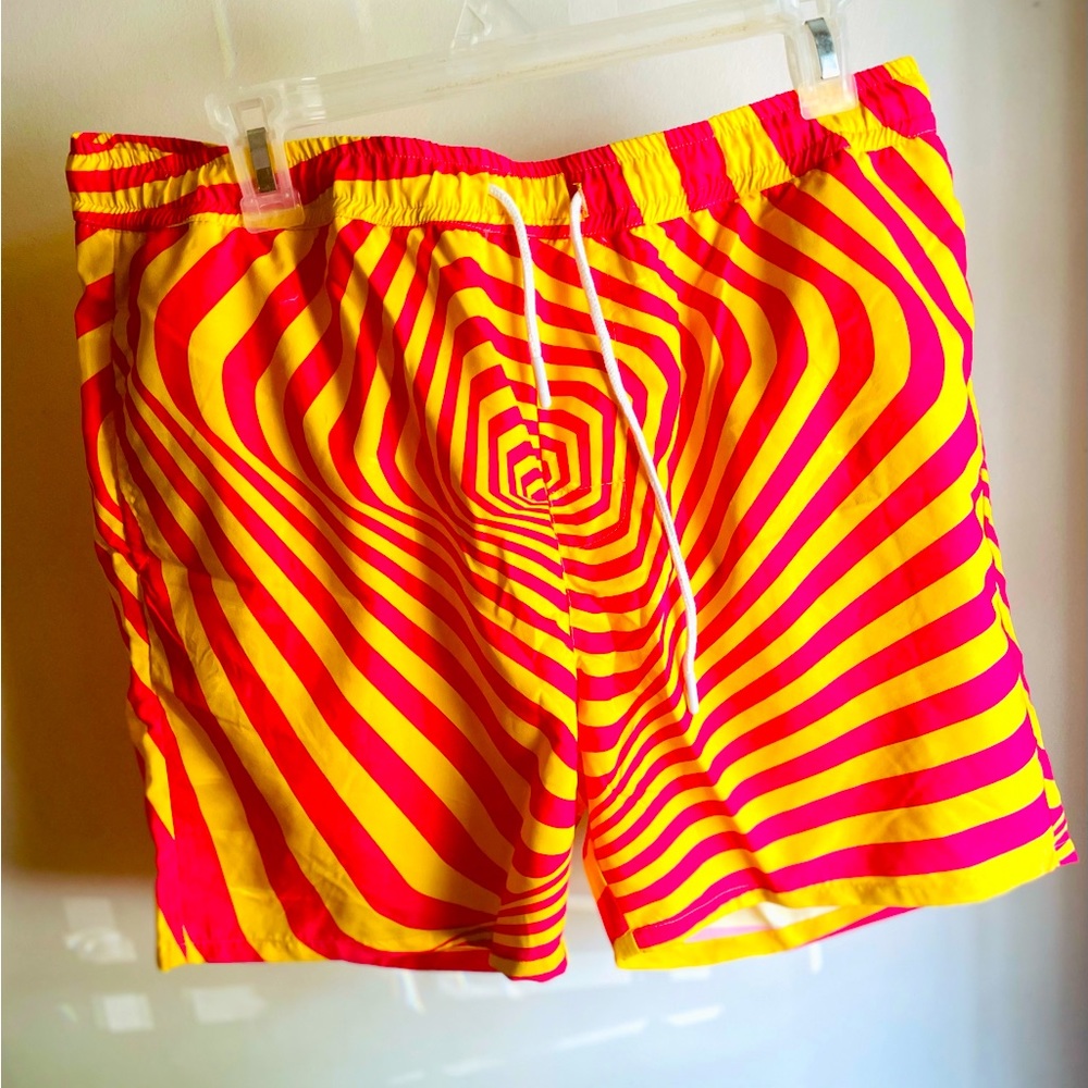 Men’s new swim shorts w/matching shirt in a pink & yellow swirls design Sz Large